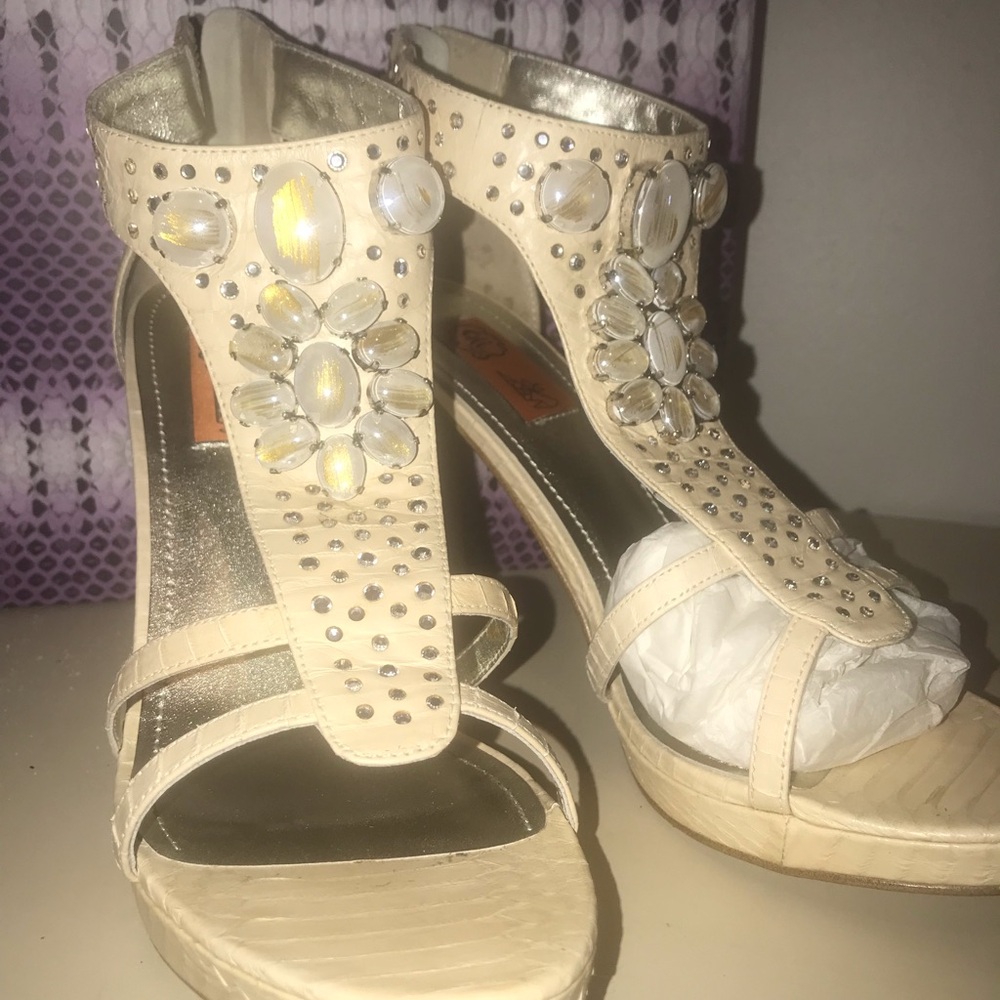 Woman Chi Carlos Falchi Stiletto Cream Snake Rhinestone Cabochon T strap 8.5 NIB